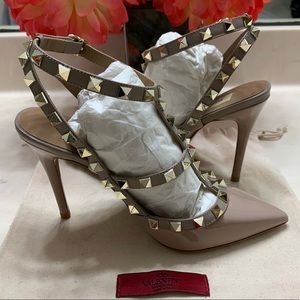 VALENTINO Garavani Nude Patent Leather Pumps 100